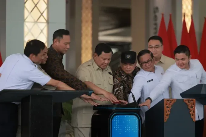 Prabowo Orders Acceleration of Trans-Sumatra and Trans-Kalimantan Railways