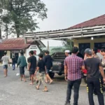 Foto: Suasana saat warga SAD menyerahkan diri ke Polres Sarolangun, pascakejadian pengeroyokan anggota TNI (Dok. Polres Sarolangun) | Sumber: Suasana saat warga SAD menyerahkan diri ke Polres Sarolangun, pascakejadian pengeroyokan anggota TNI (Dok. Polres Sarolangun)